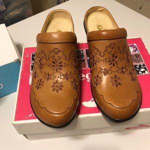Alegria clogs size 38